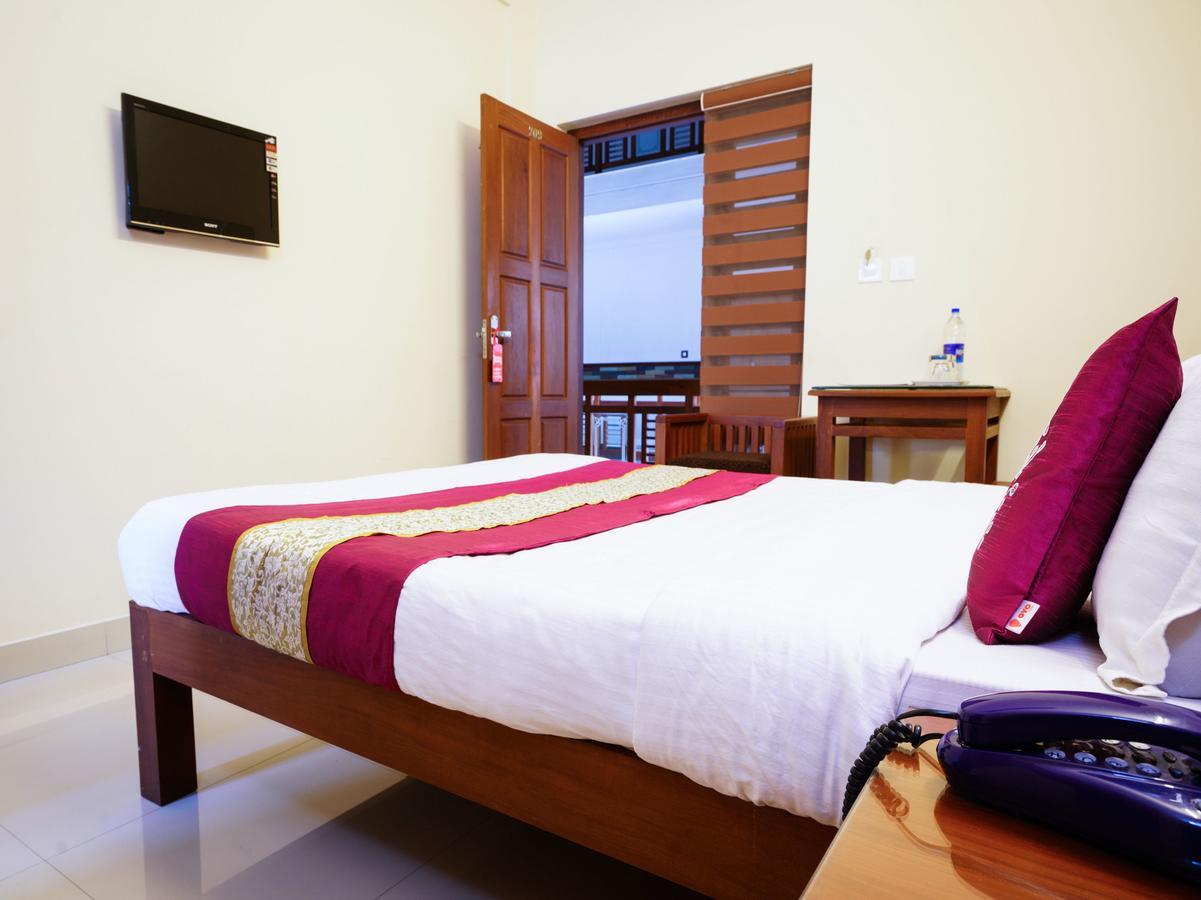 Oyo 9404 Hotel White Fort Манантавади Экстерьер фото